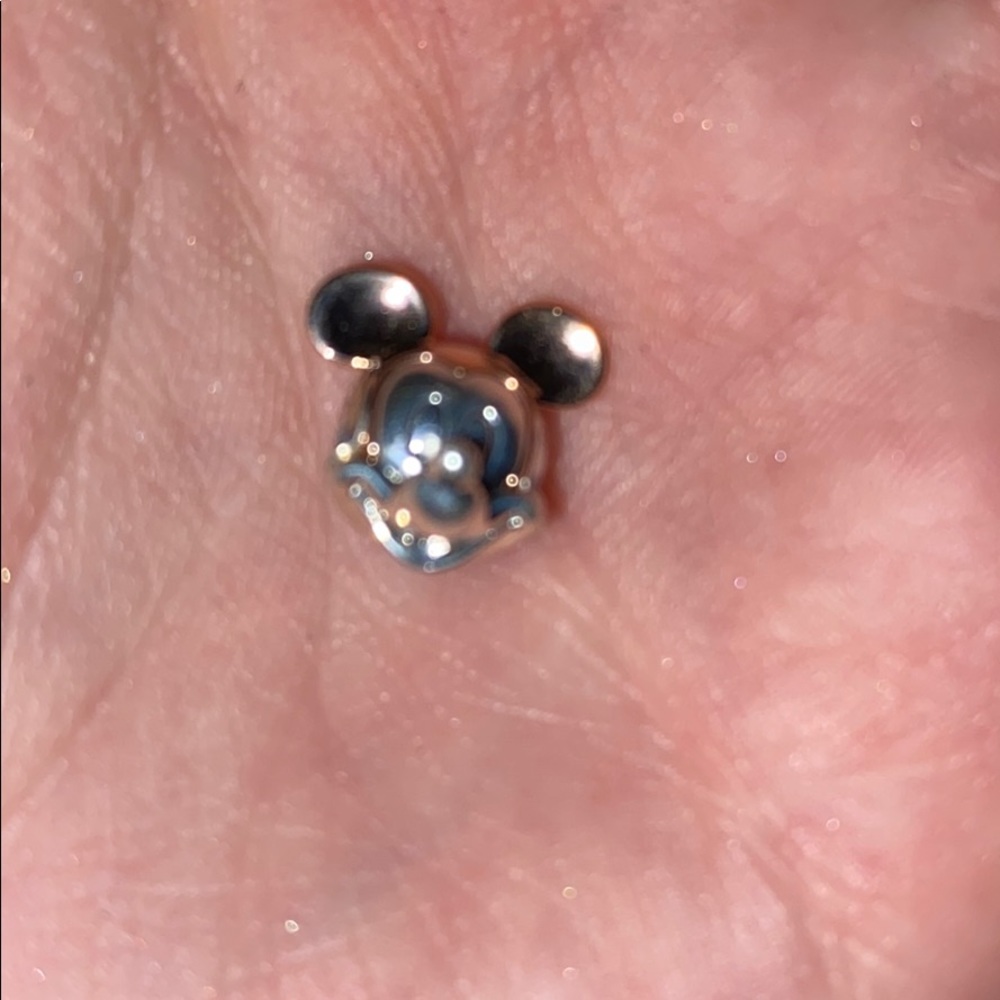Rose gold Mickey Pandora essence charm